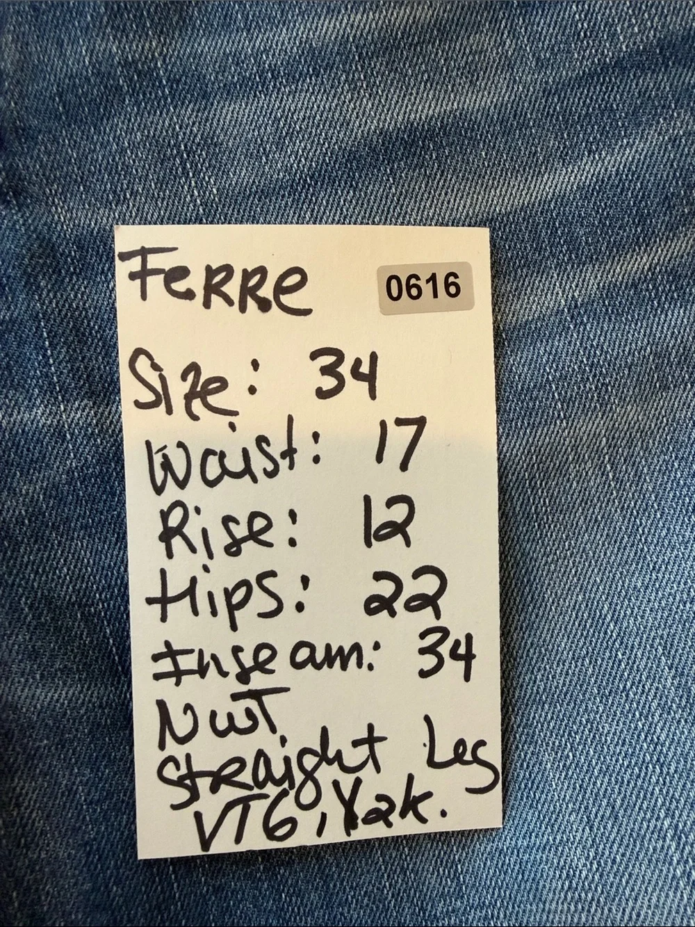 Ferre Relaxed Straight Men’s Jeans in Medium Blue size 34x 34 nwt